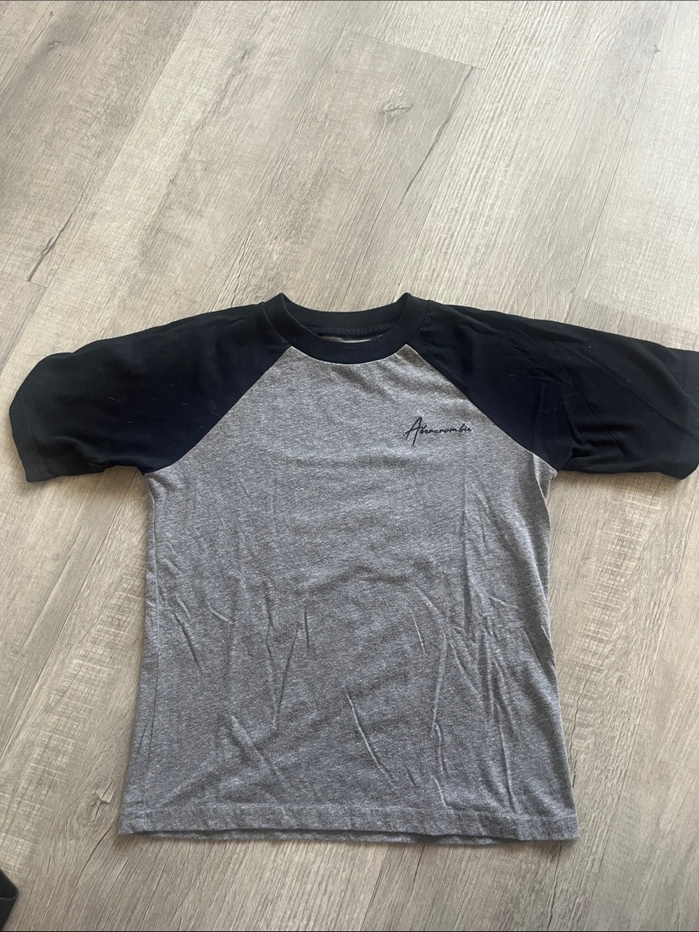 ✨Abercrombie Tee✨
